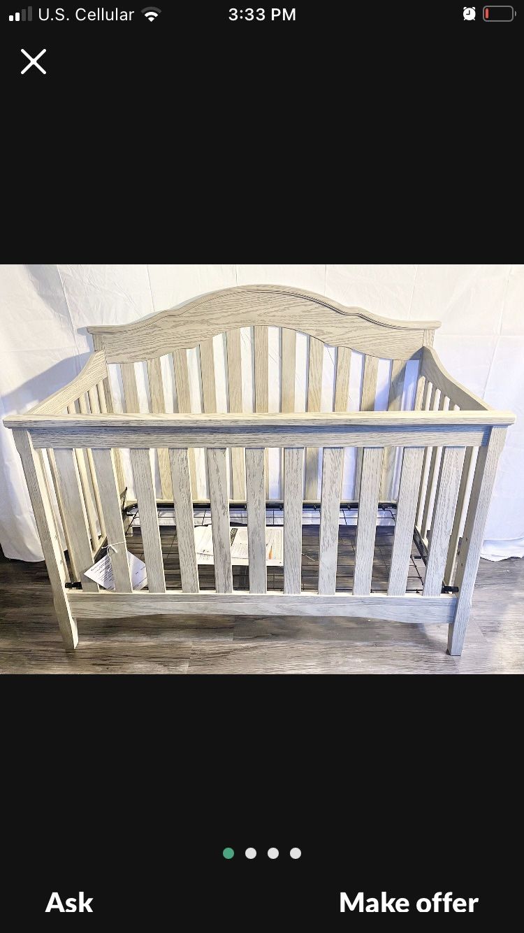 Adjustable Light Gray Wood Grain Unisex Crib