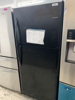 Frigidaire top & bottom in black apartment size