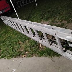 32 Ft  Dewalt Aluminum Extension Ladder 