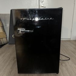 Frigidaire Mini Fridge 
