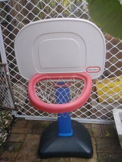 LITTLE TICKETS BASKETBALL HOOP.