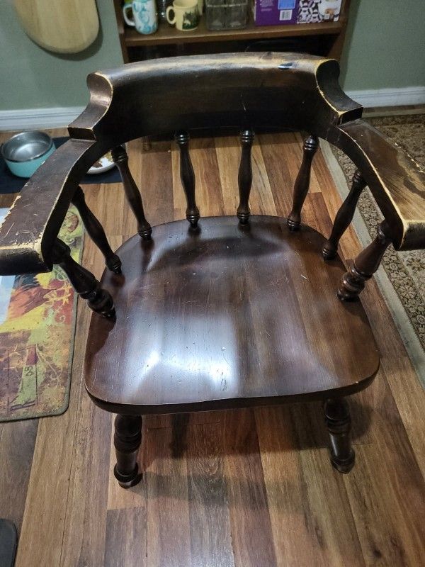 Solid wood chairs 4 Of Them