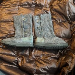 Girls Boots Sweater Material Button Accents Child’s 10-11 Grey Faux Sued Accent  Well Loved