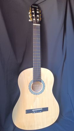 Huntington GF39 classical style guitar