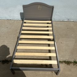 Toddler bed