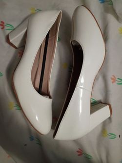 Closed toe white low heels size 6