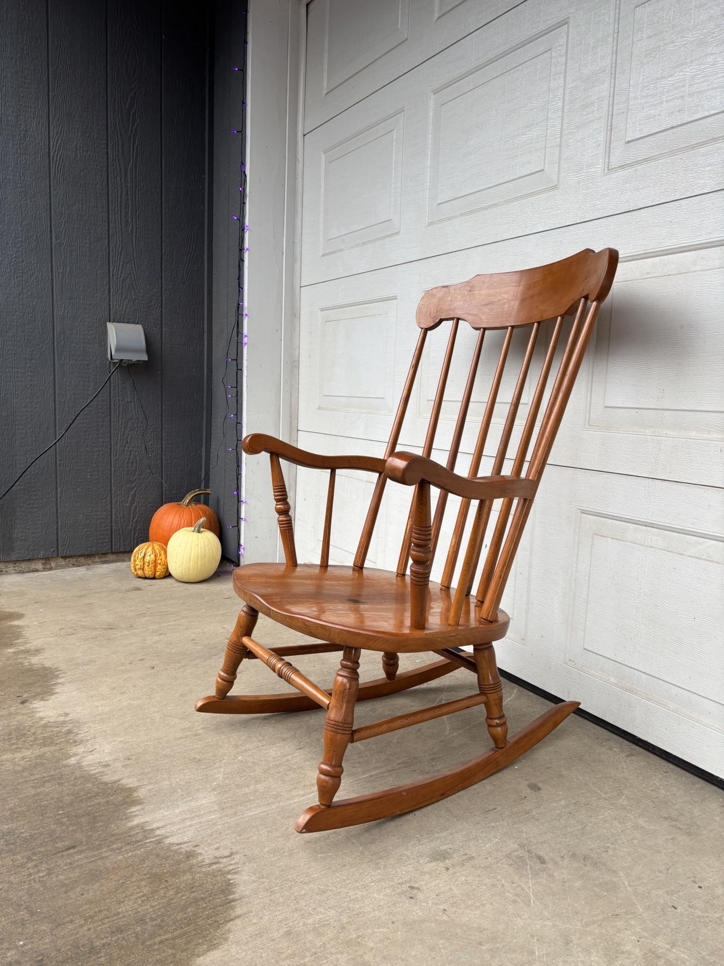Vintage Windsor Slatback Japanese Made Rocking Lounge Chair •FREE DELIVERY•