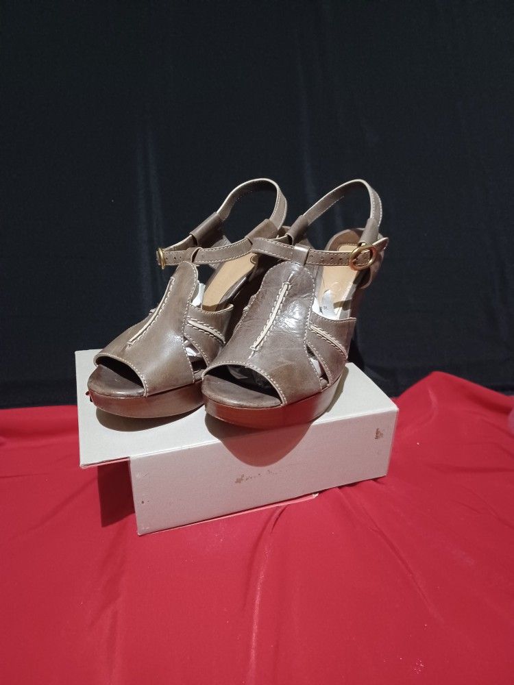 VINTAGE CHLOE LEATHER SANDALS SIZE 37 ITALY SIZE 7 USA