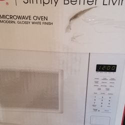 White Sharp Microwave 1.1 Cu Ft 1000 Watts