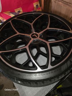 20-Inch Alloy Wheel with Tire 255/35ZR20