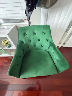 Green Velvet Tufted Accent Chair