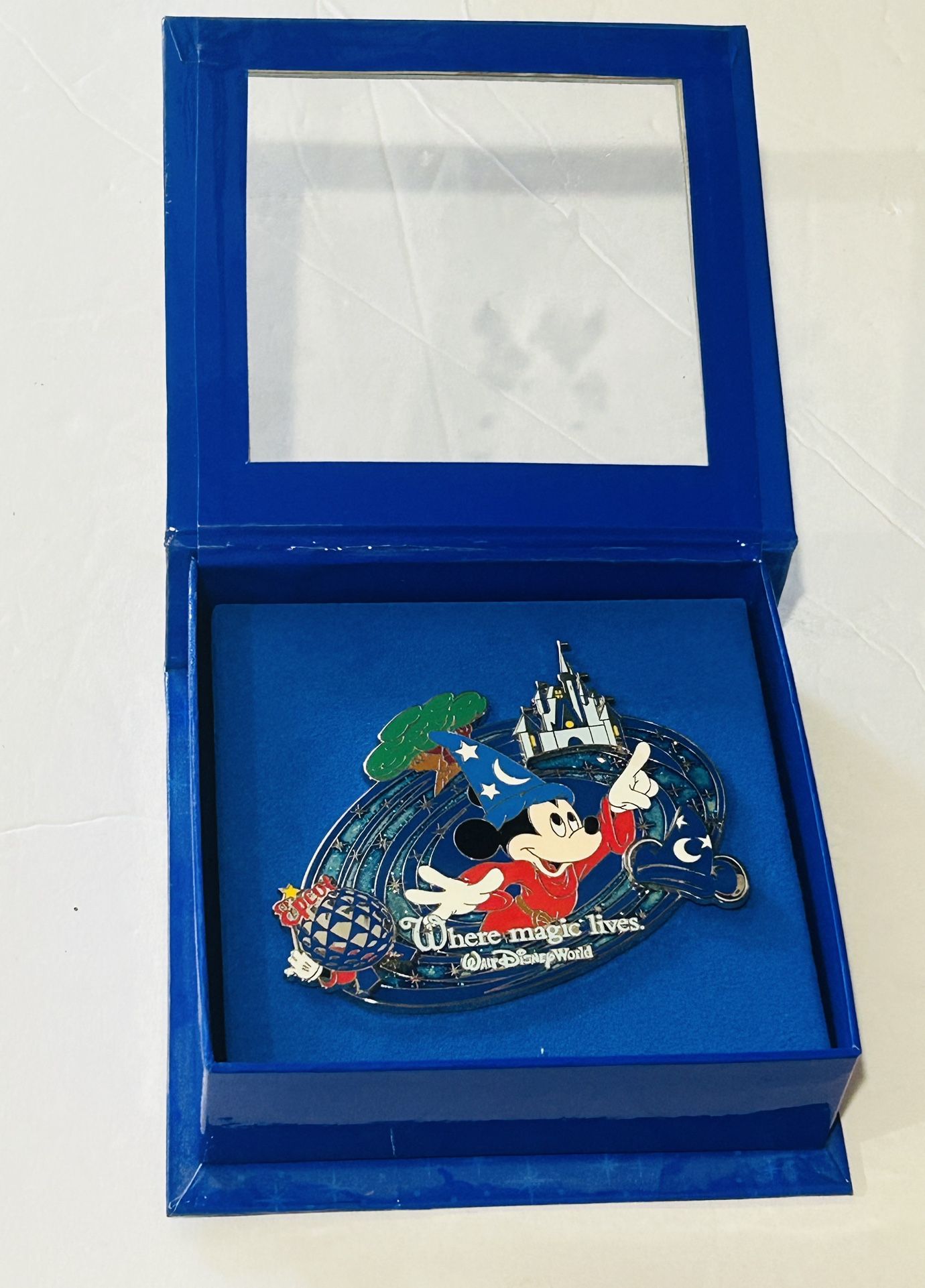 Disney WDW Where Magic Lives Sorcerer Mickey Mouse Jumbo Pin Trading in Box