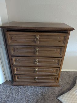 MUST GO - 1970s Bassett Furniture 5-Drawer Dresser