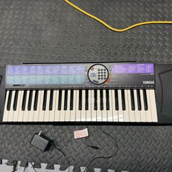 $40 Yamaha Keyboard With Charger And Desk Stand