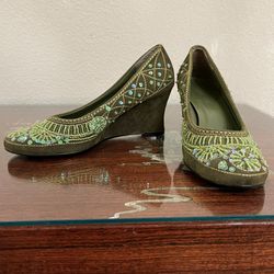 VINTAGE GREEN VELVET SEQUINED SHOES 9 WEDGE! EXCELLENT CONDITION!