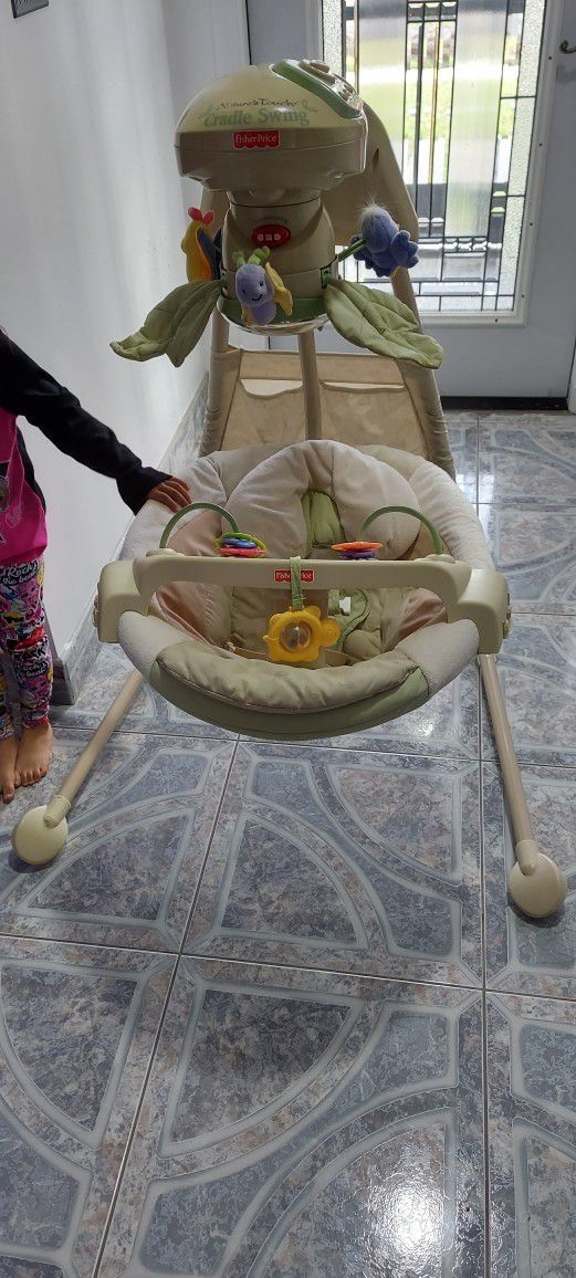 Fisher-Price Deluxe Cradle 'n Swing