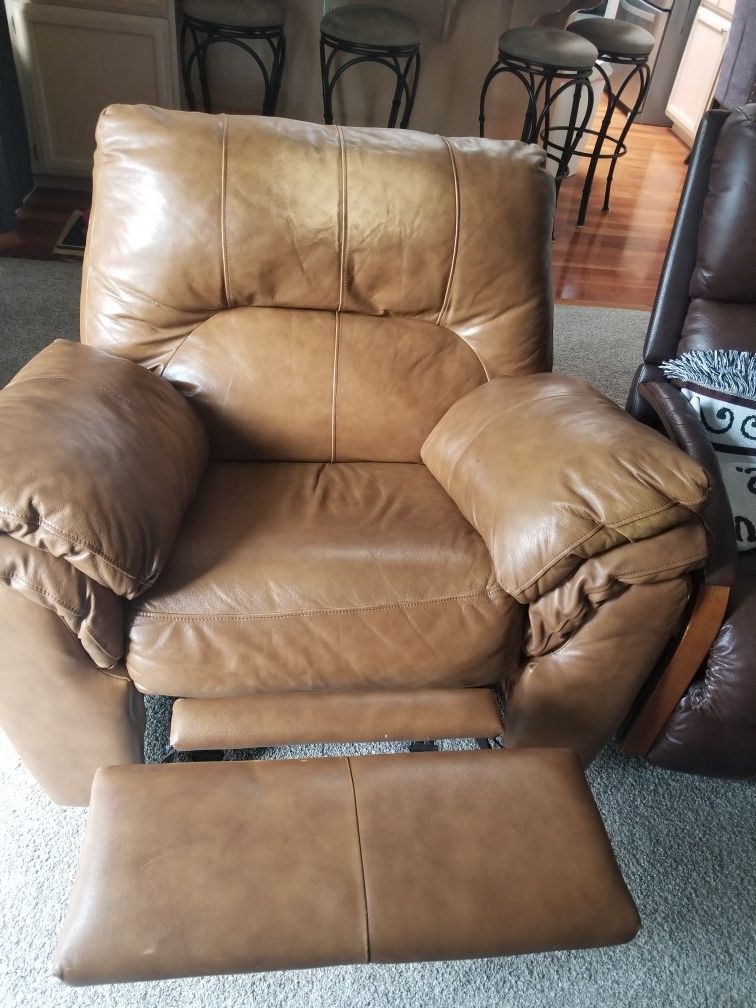 2 Lazboy recliners for Sale in Seattle, WA OfferUp