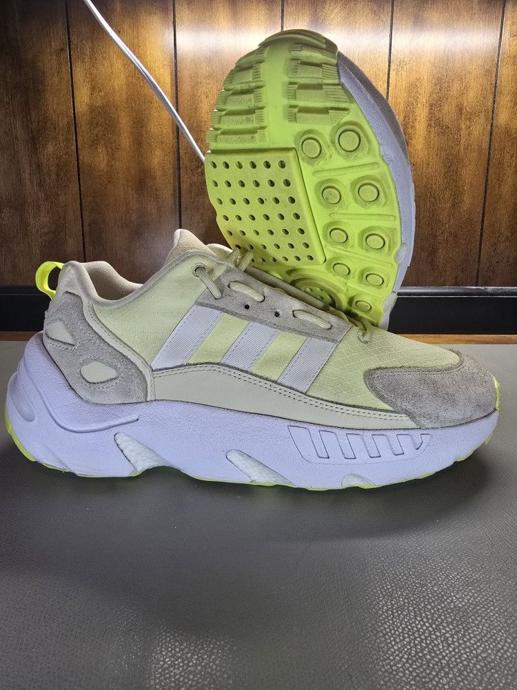 Men's Size: 9.5 Adidas ZX22 Boost