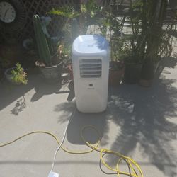 HISENSE PORTABLE AC UNIT.