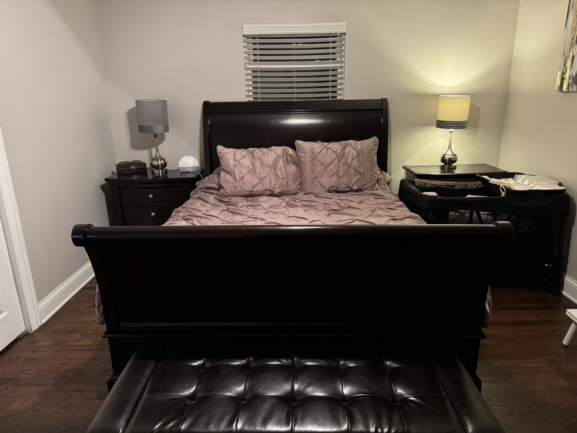 5 Piece Bedroom Set (Queen)