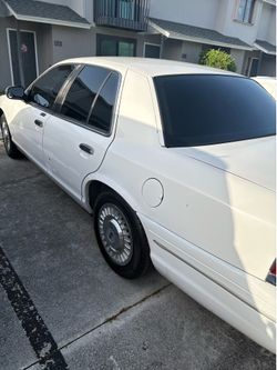 2000 Ford Crown Victoria