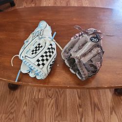       Girls  Easton  11.5  Rawlings 11" Gloves For 