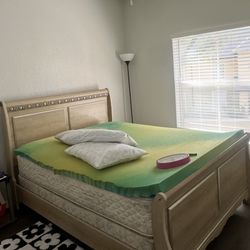 Wooden Queen Size Bed 