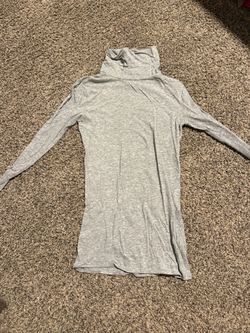 Gray turtle neck size XS