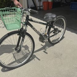 Trek 820 bike