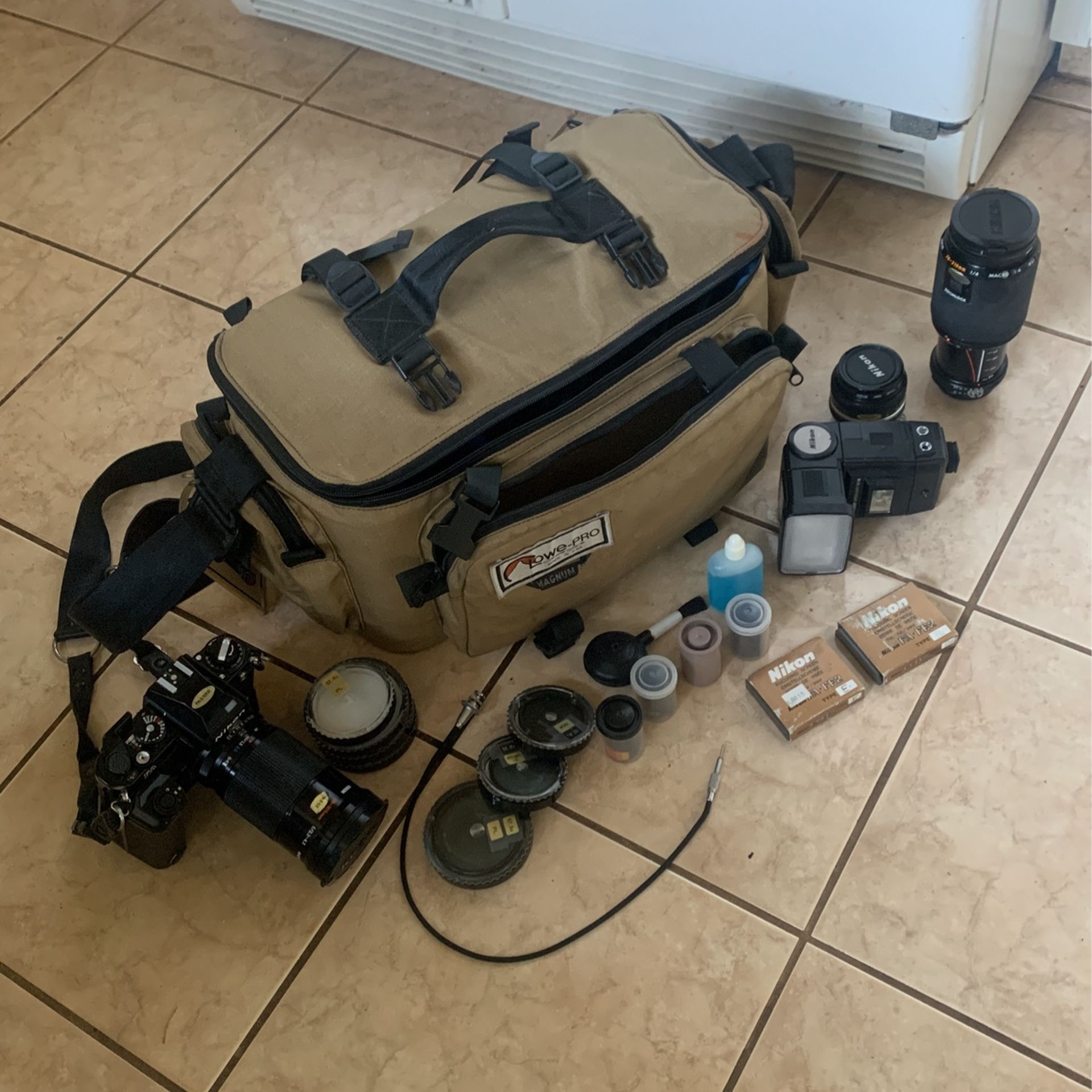 Nikon FA 35mm Film Camera w/3 Lenses, Battery Grip & Flash Attachments + Tote Bag