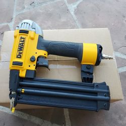 DEWALT

18-Gauge Pneumatic Corded Brad Nailer

