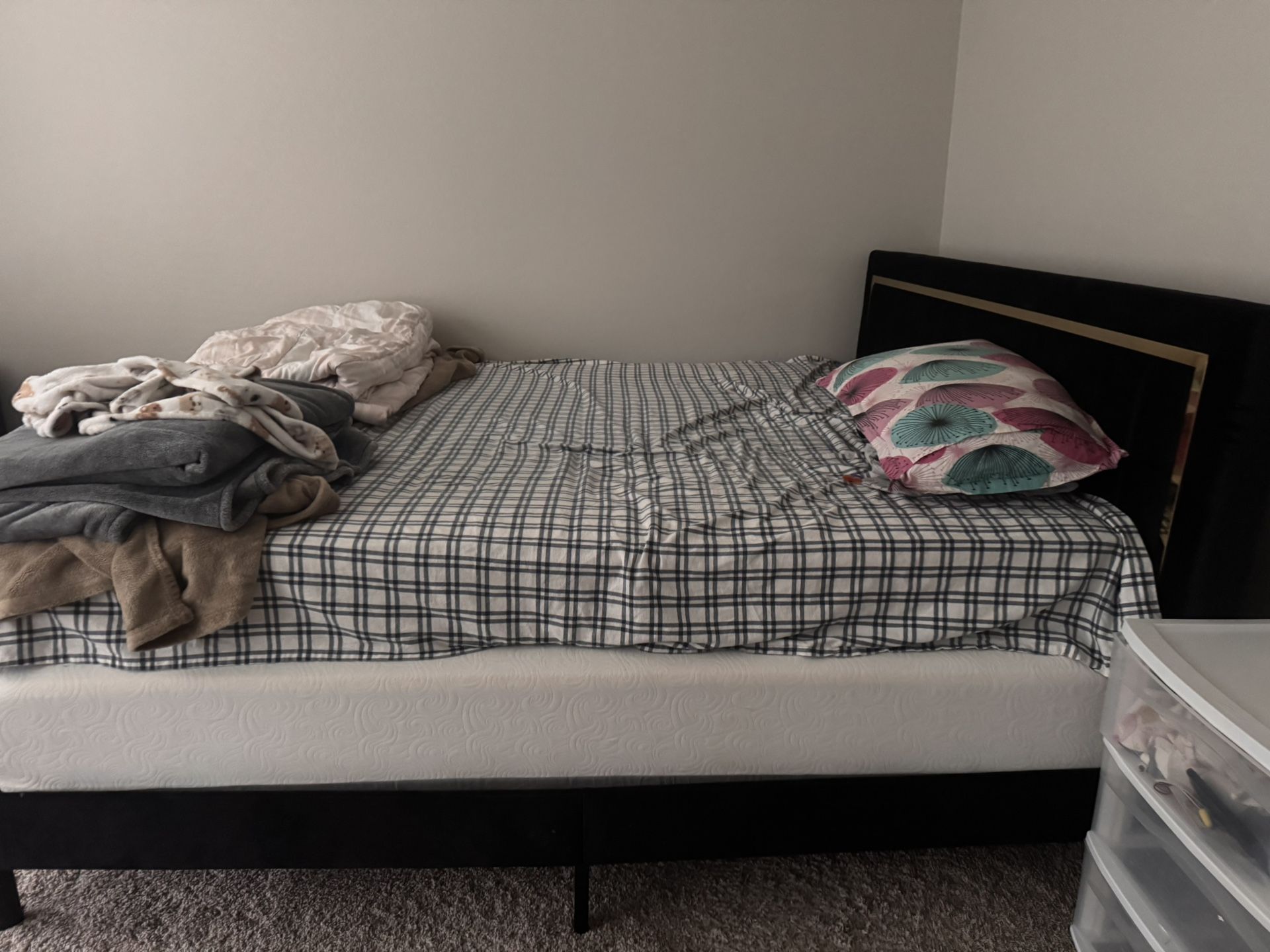 King Bed Frame -200$ Way-fair, Mattresses -70