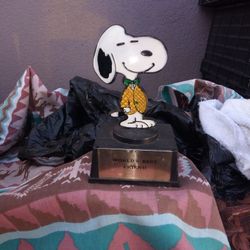 Snoopy Figurine Award=World Best Friend=1970 National Figurine Syndicate I N C.