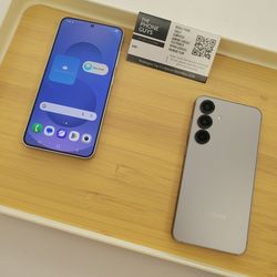 Samsung Galaxy S25 (Unlocked) - Pre Owned