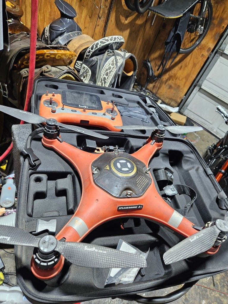 Swellpro Waterproof Splash Drone 3+ with 4K Camera 3 AXIS Gimbal and Monitor Auto Quadcopter RTF