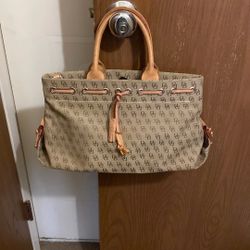 Dooney &Bourke