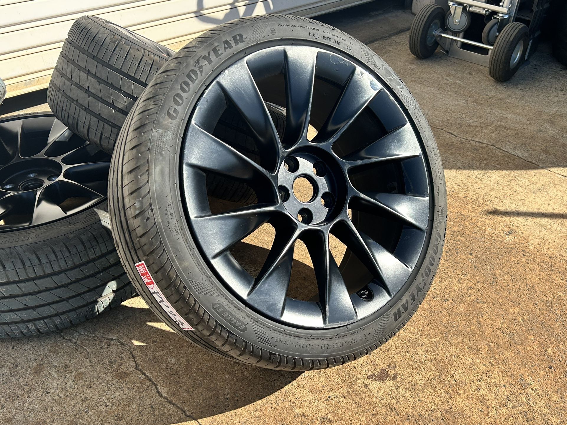 DELIVER2U (4) 20” OEM 2023 Tesla Model Y Indiction Rims tires Goodyear EV FOAM tires 255/40r20 85%