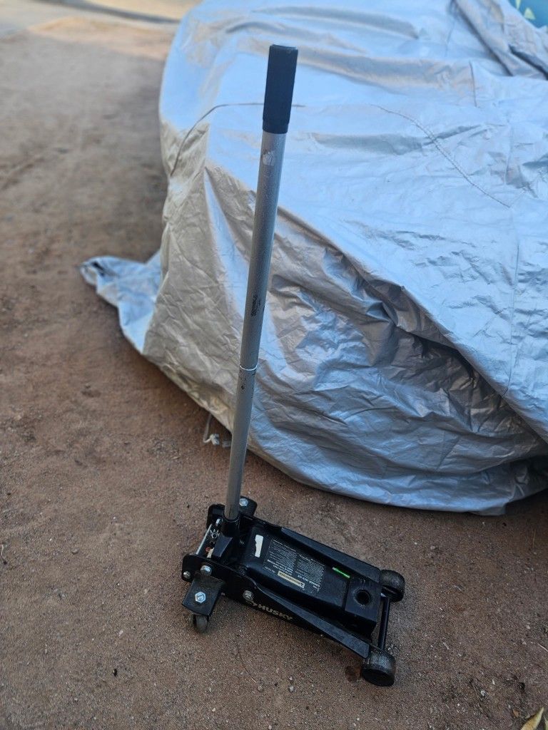 3-Ton Light Duty Truck Floor Jack Located In Mesa Main and Gilbert Rd