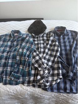 Men’s flannel shirts size medium