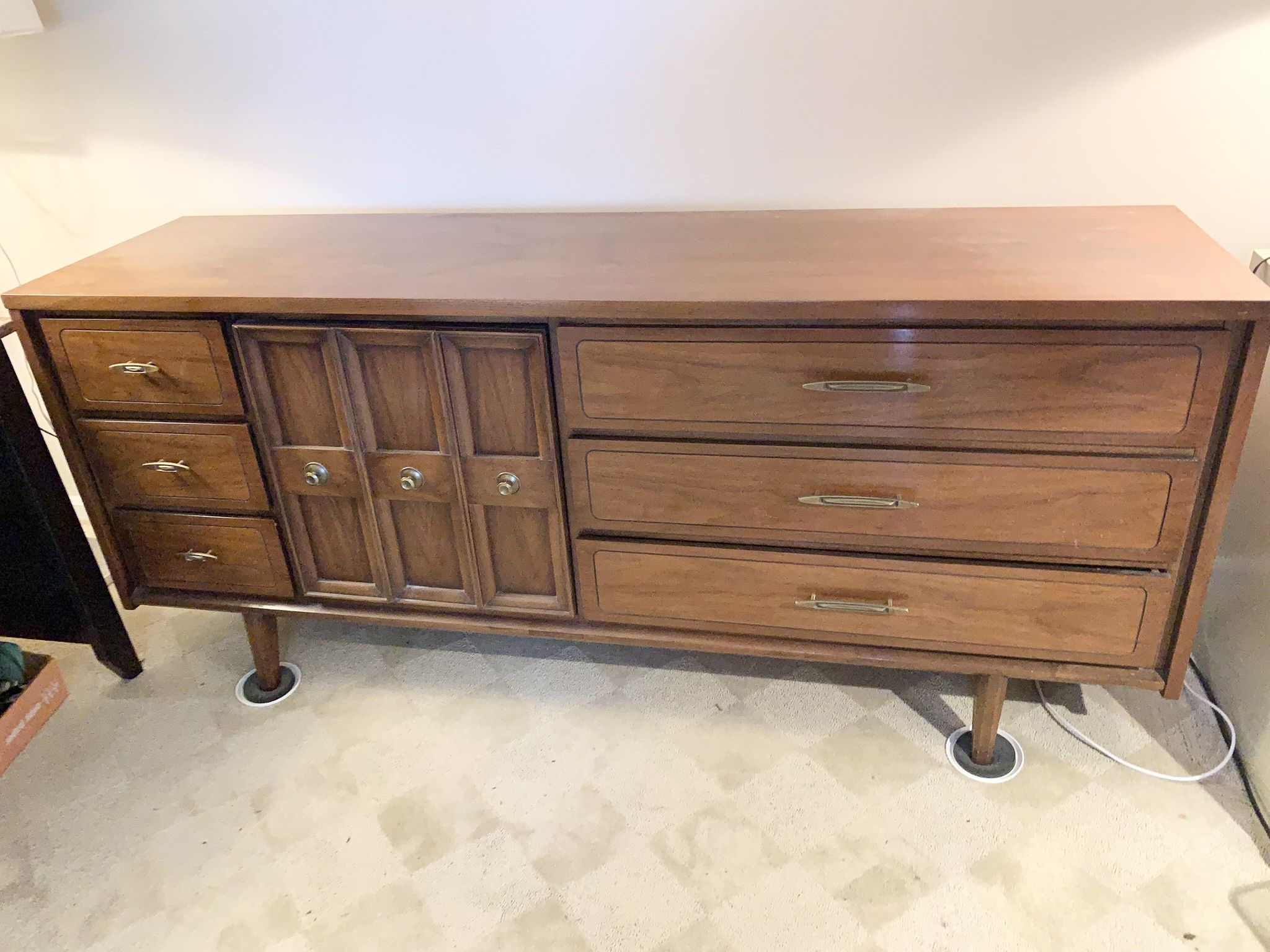 Gorgeous Vintage MCM United Furniture Very Cool Nine Drawer Dresser.