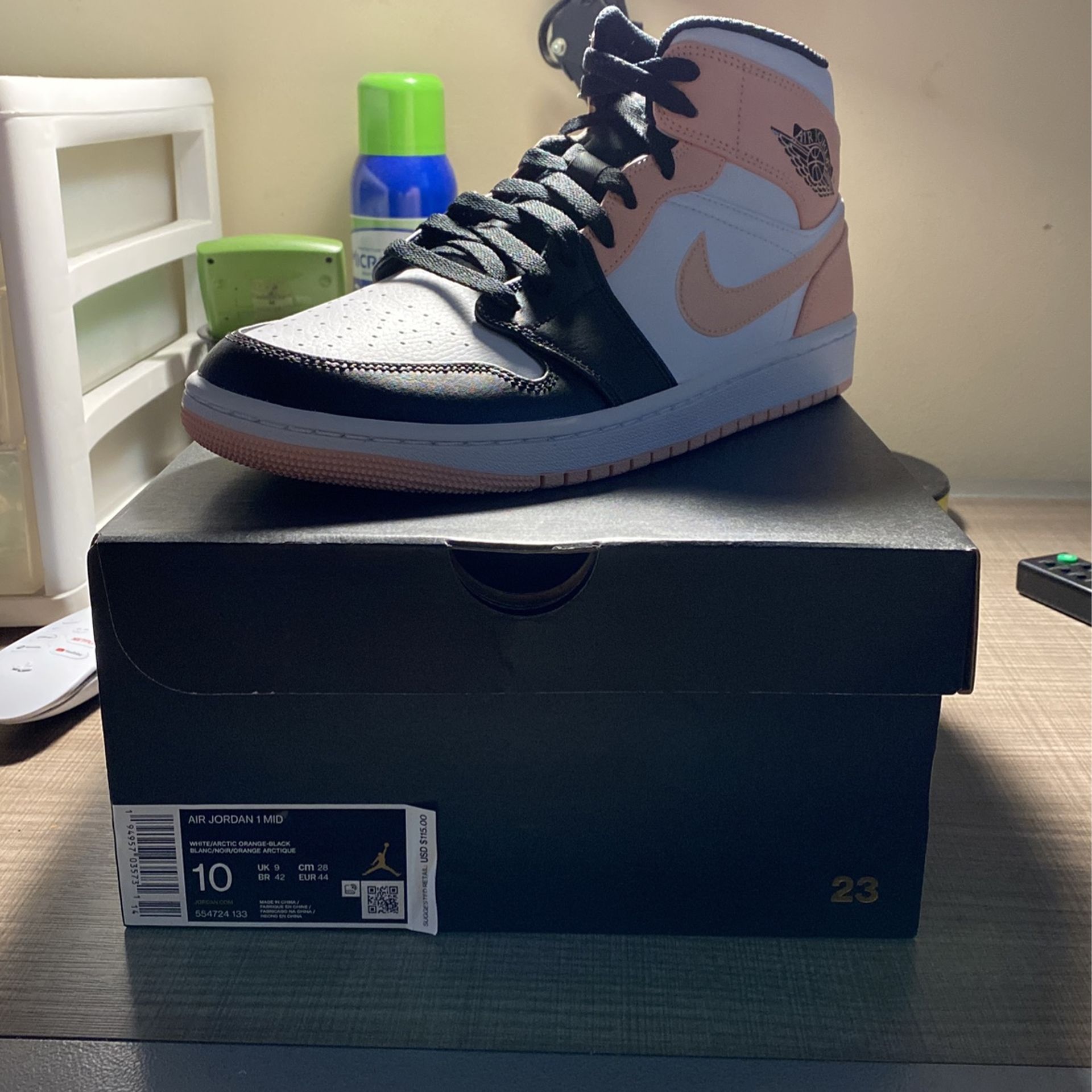 Jordan 1 Mid Crimson