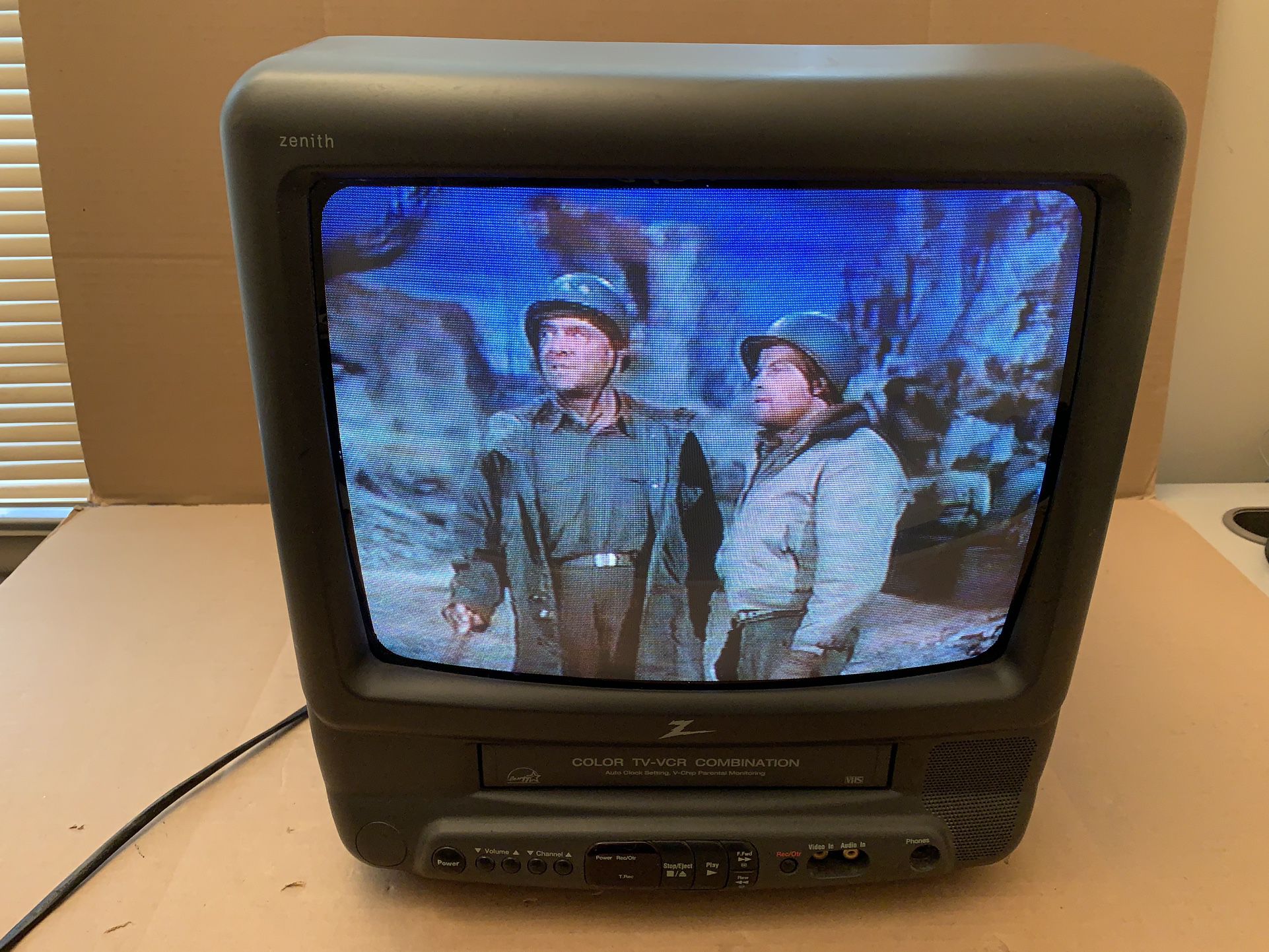 Zenith TVBR1342Z 13" TV VCR VHS Combo CRT  Gaming NO REMOTE