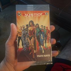 Dc Justice League 3 Of 4 Book
