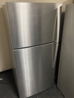 Deal: Stainless Top‑Freezer Refrigerator — Adjustable shelves, crispers