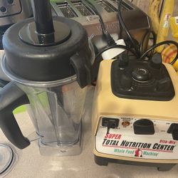 Vita-Mix Super Total Nutrition Center Blender works perfectly super powerful 