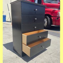 Dresser/ Five drawers dresser
