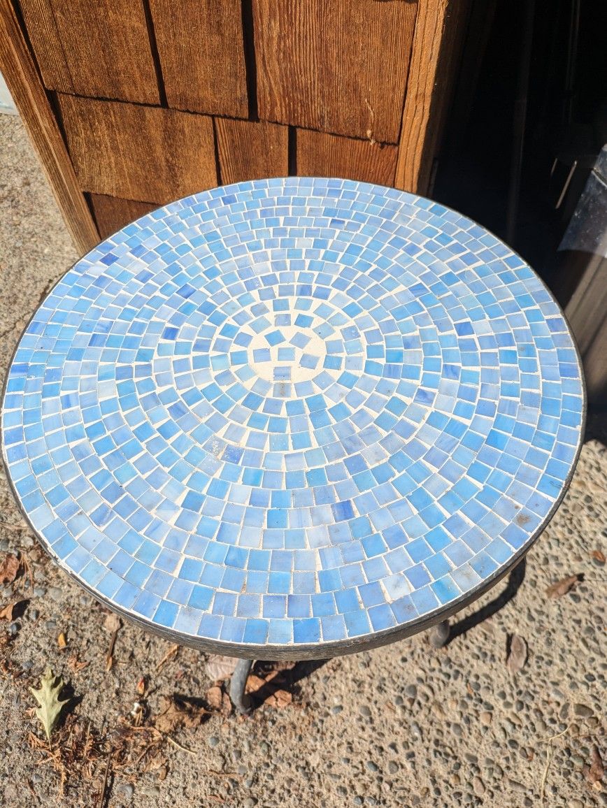  Round Mosaic Style Outdoor Table