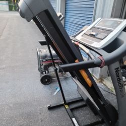 Treadmill Nordictrack A2550 Pro Space Saver for Sale in Jessup MD OfferUp