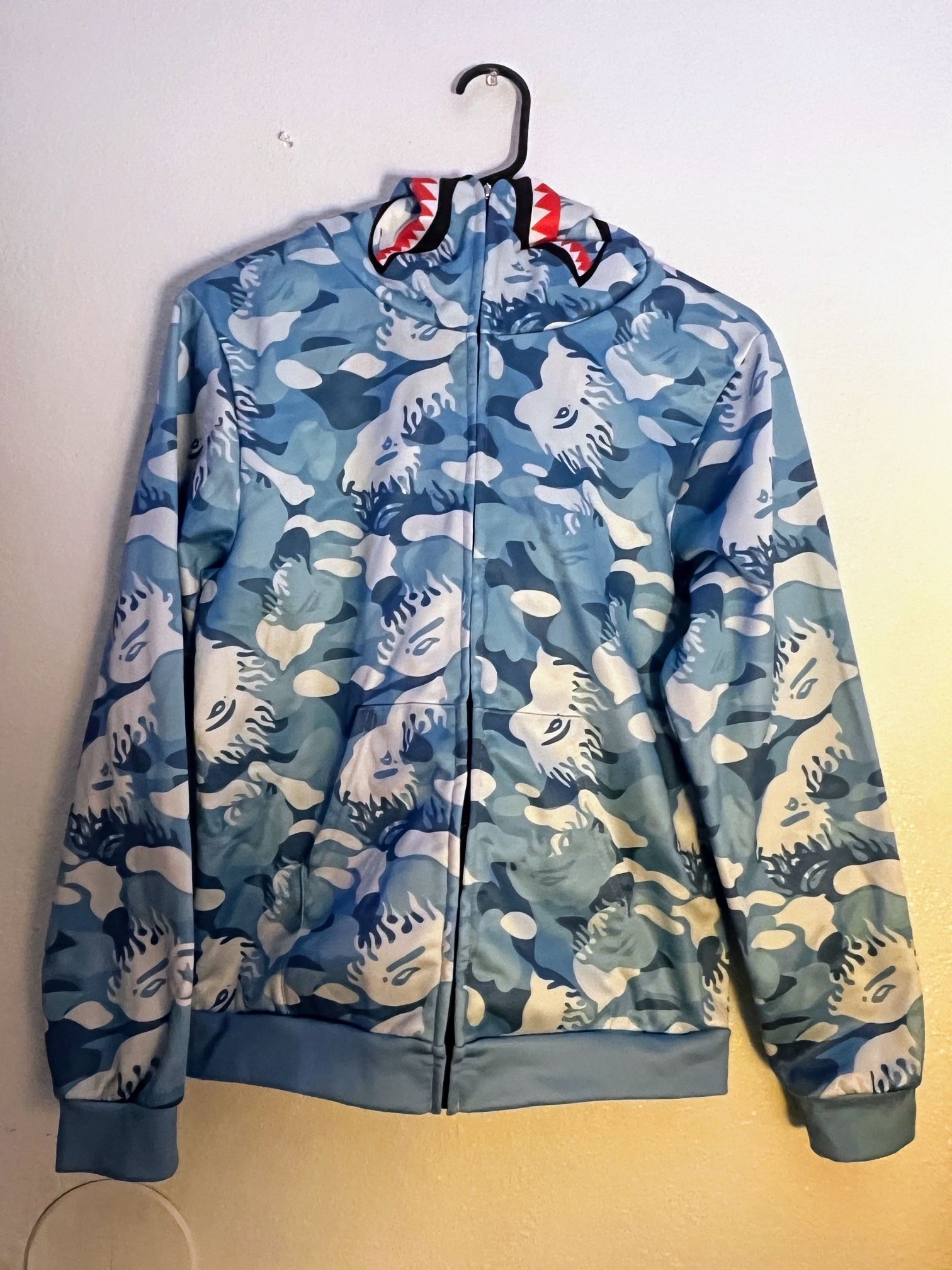 WGM Hoodie Jumper Shark Print Full Zip Long Sleeved Pockets Size XL Youth