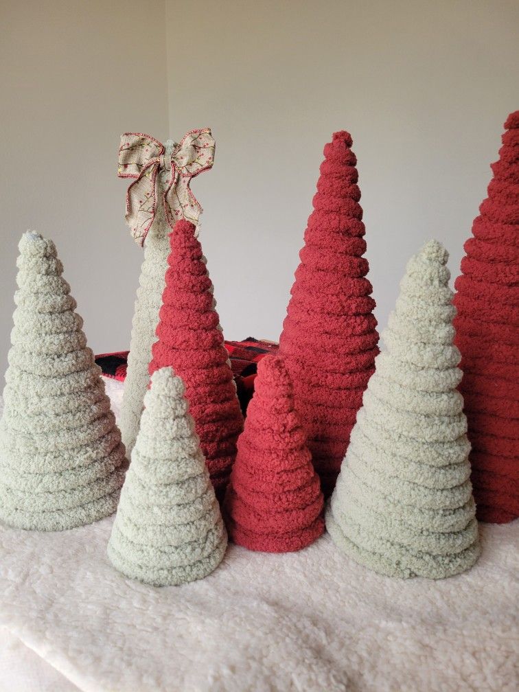 Yarn Trees Christmas Decoration Minimalistic Cute Fun Craft